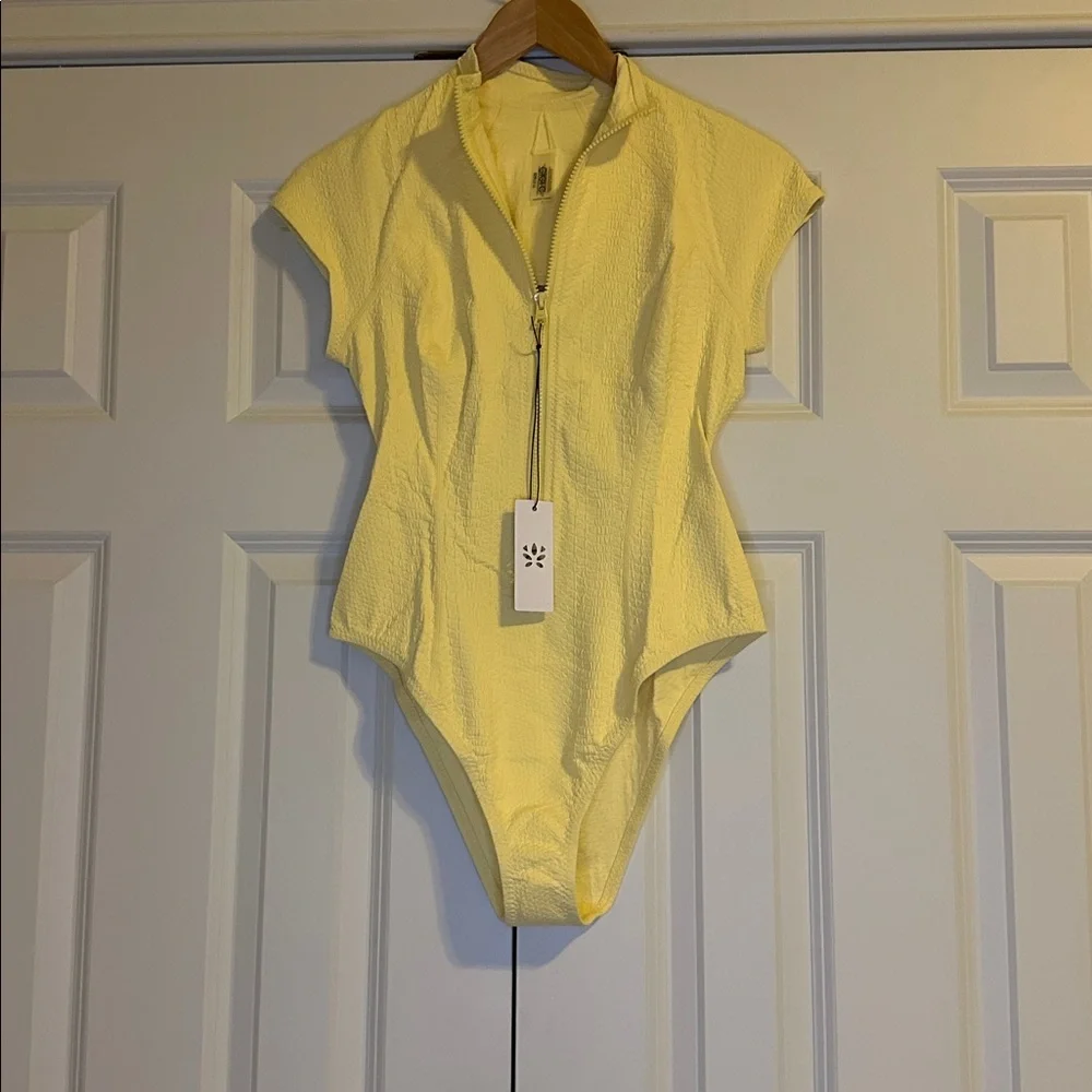Gigi C Lilith Short Sleeve Snakeskin Surfsuit SzL Butter